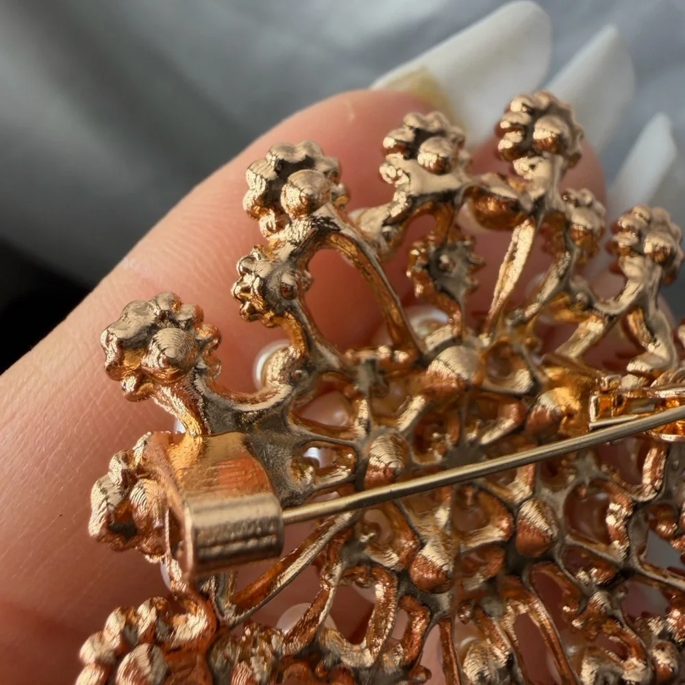 Pearl Crystal Flower Brooch Gold Tone Vintage Style